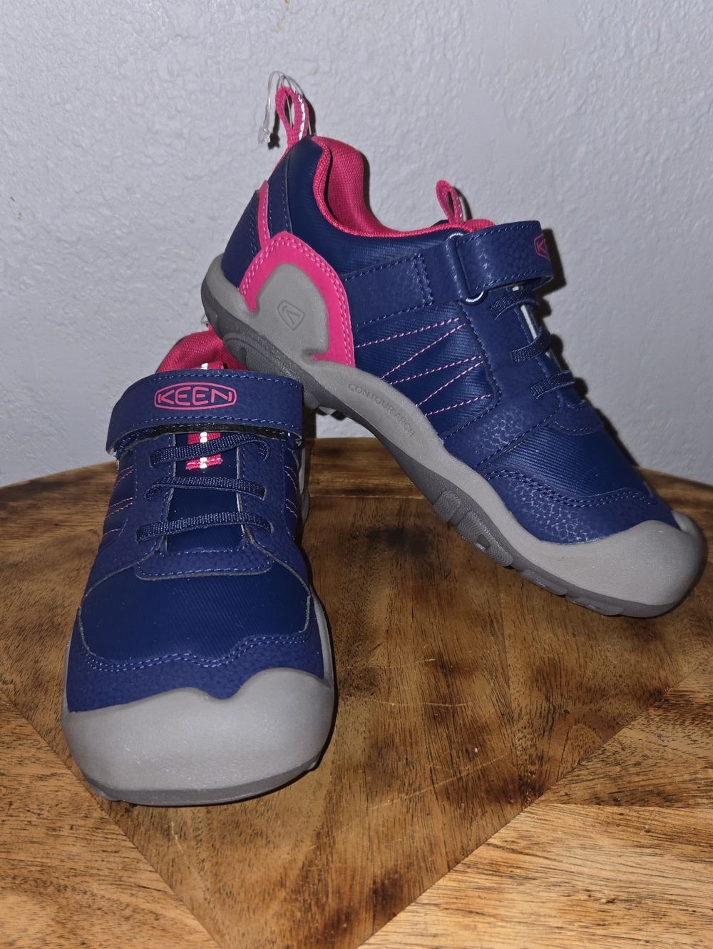 NWOT Girls' KEEN "Knotch" Peak Sneakers In Kids Size 2